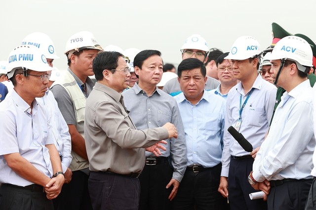Thủ tướng Phạm Minh Chính kiểm tra tiến độ Dự án Cảng hàng không quốc tế Long Thành - Ảnh 1.