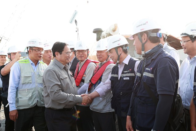 Thủ tướng Phạm Minh Chính khảo sát dự án đường Vành đai 3 TP Hồ Chí Minh - Ảnh 2.