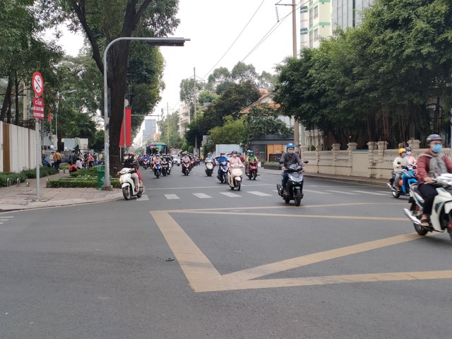 Sáng đầu tuần, giao thông TP Hồ Chí Minh thông thoáng - Ảnh 1.
