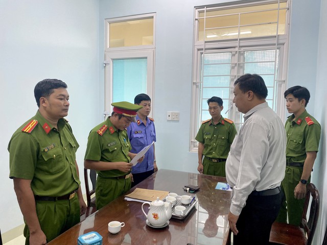 Bắt 3 bị can liên quan đến vụ án nhận hối lộ xảy ra tại huyện Hàm Thuận Nam - Ảnh 1.