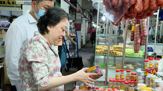 TP Hồ Chí Minh: Tăng cường bảo đảm an toàn vệ sinh thực phẩm dịp Tết - Ảnh 1.