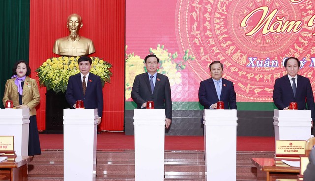 Chủ tịch Quốc hội thăm, chúc Tết Đảng bộ, chính quyền và nhân dân tỉnh Quảng Bình - Ảnh 3.