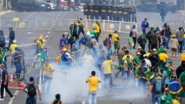Bạo loạn tại Dinh Tổng thống, Brazil tuyên bố tình trạng khẩn cấp - Ảnh 3.
