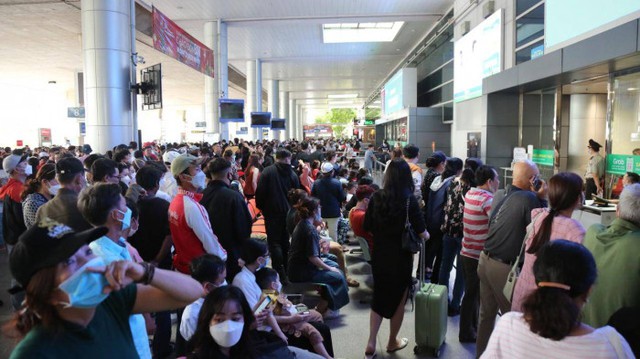 4 phương án chống ùn tắc cho sân bay Tân Sơn Nhất dịp Tết - Ảnh 1.