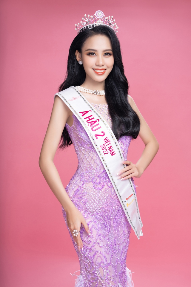 Á hậu 2k3 của Hoa hậu Việt Nam gây choáng với số bằng khen, huy chương - Ảnh 2.