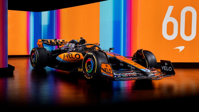 McLaren và Aston Martin ra mắt xe đua F1 mùa giải mới - Ảnh 1.
