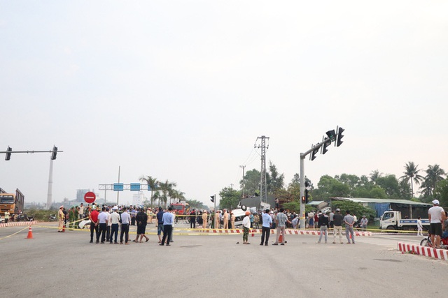 Hiện trường vụ tai nạn kinh hoàng làm 8 người chết ở Quảng Nam - Ảnh 16.
