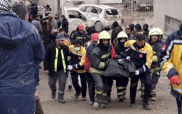 Số người chết do động đất ở Thổ Nhĩ Kỳ và Syria vượt 41.000, thêm 9 người được cứu sống - Ảnh 1.