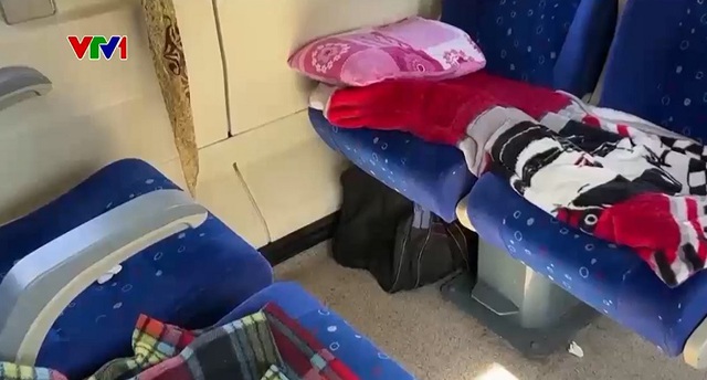 Thổ Nhĩ Kỳ đưa người dân sống tạm trong tàu hỏa sau động đất - Ảnh 1.