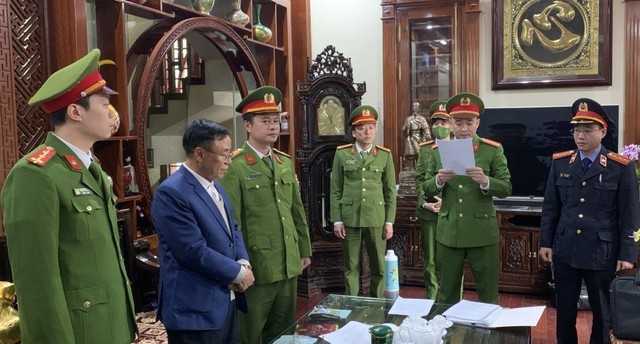 Bắt tạm giam nguyên Phó Chủ tịch UBND tỉnh Hà Nam - Ảnh 1.