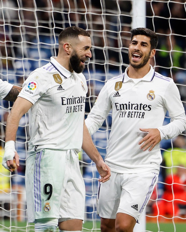 Real Madrid thắng đậm Elche, thu hẹp khoảng cách với Barca trong cuộc đua La Liga   - Ảnh 1.