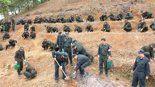 Tân binh Cảnh sát Cơ động vào mùa huấn luyện - Ảnh 5.