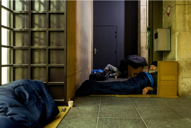 Tình trạng vô gia cư và chất lượng cuộc sống kém đang gia tăng ở Pháp - Ảnh 5.