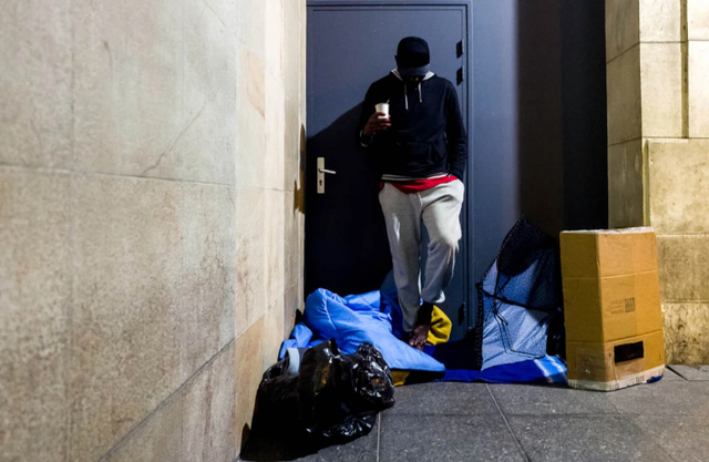Tình trạng vô gia cư và chất lượng cuộc sống kém đang gia tăng ở Pháp - Ảnh 7.