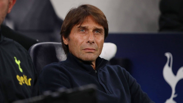 HLV Antonio Conte nhập viện phẫu thuật - Ảnh 1.