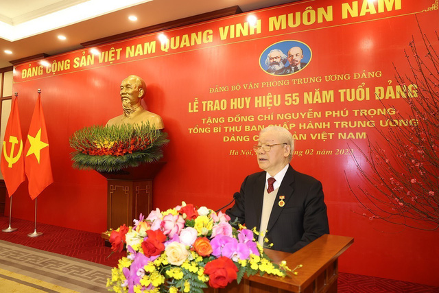 Lễ trao Huy hiệu 55 năm tuổi Đảng tặng Tổng Bí thư Nguyễn Phú Trọng - Ảnh 2.