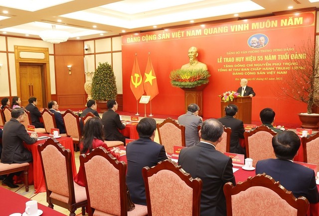 Lễ trao Huy hiệu 55 năm tuổi Đảng tặng Tổng Bí thư Nguyễn Phú Trọng - Ảnh 5.
