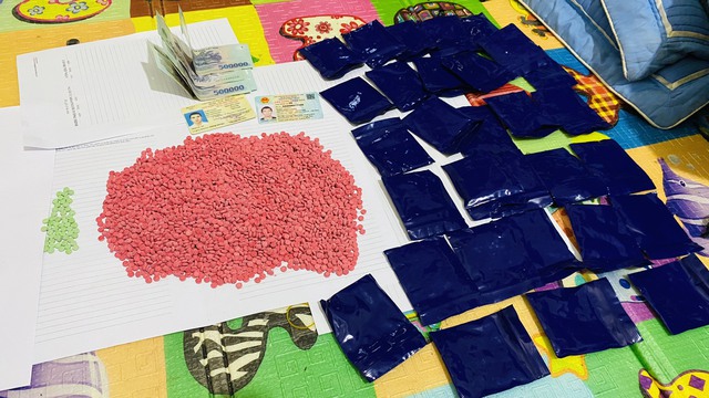 Quảng Bình: Bắt các đối tượng thu giữ gần 6.300 viên ma túy tổng hợp - Ảnh 1.