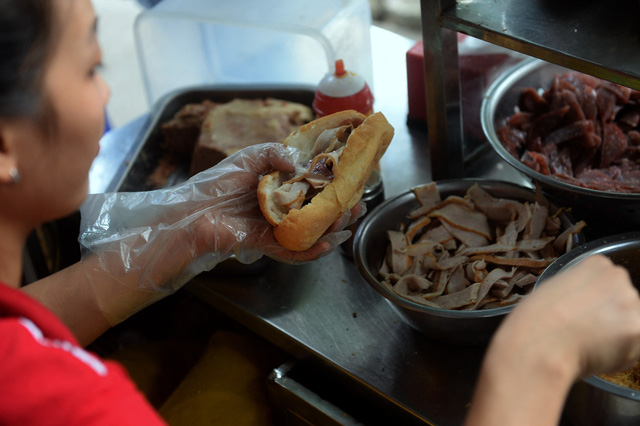 Bánh mỳ Việt Nam lọt top món ăn đường phố ngon nhất thế giới - Ảnh 1.