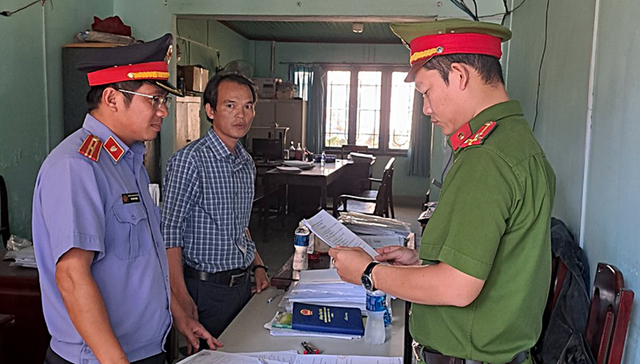 Bình Thuận: Cán bộ địa chính xã bị bắt về tội lạm dụng chức vụ - Ảnh 1.