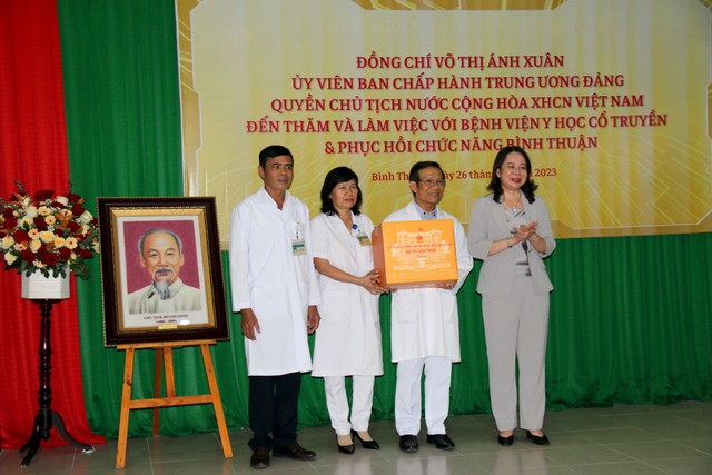 Quyền Chủ tịch nước Võ Thị Ánh Xuân thăm và làm việc tại Bình Thuận - Ảnh 2.