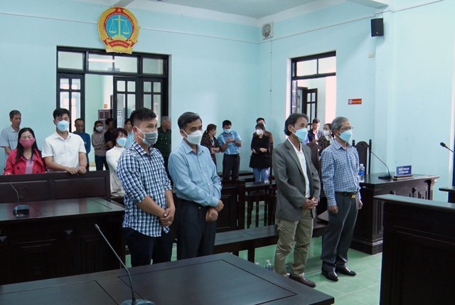 Xử phạt hai cựu lãnh đạo UBND huyện Đăk Hà về vi phạm trong quản lý đất đai - Ảnh 1.