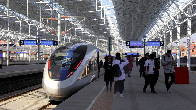 Trung Quốc sở hữu hệ thống đường sắt cao tốc dài nhất thế giới - Ảnh 1.