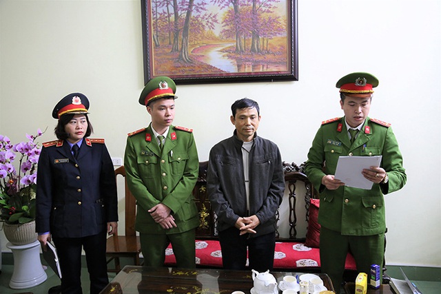 Bắt Giám đốc, Phó Giám đốc và nhiều cán bộ Trung tâm Đăng kiểm xe cơ giới tỉnh Nghệ An - Ảnh 4.