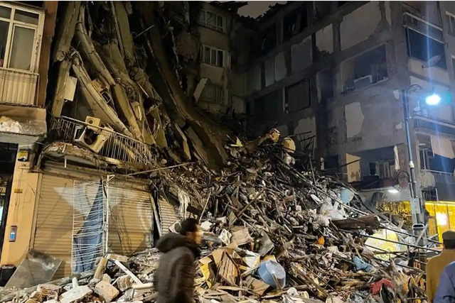 Động đất Thổ Nhĩ Kỳ khiến hơn 500 người thiệt mạng - Ảnh 1.