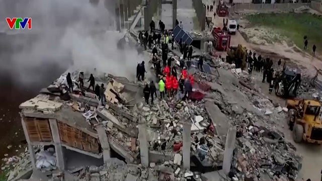 Động đất làm hơn 3.800 người thiệt mạng, cộng đồng quốc tế hỗ trợ khẩn cấp Thổ Nhĩ Kỳ và Syria - Ảnh 1.