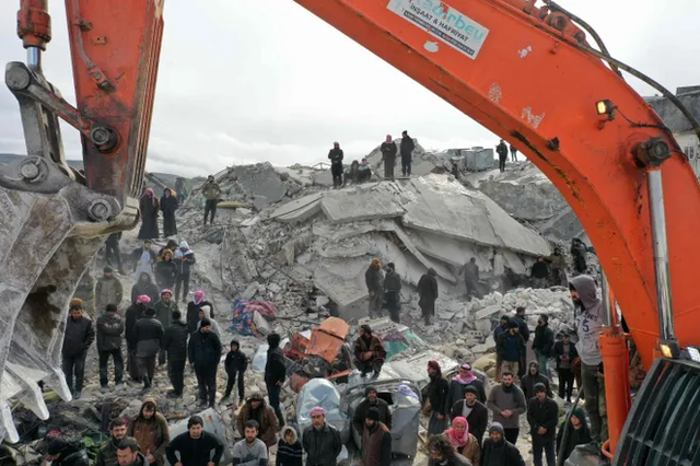 Gần 8.000 người tử vong trong trận động đất ở Thổ Nhĩ Kỳ - Syria - Ảnh 2.