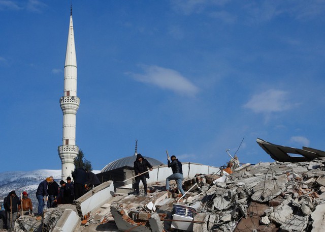 Tổng thống Thổ Nhĩ Kỳ thị sát vùng gần tâm chấn động đất - Ảnh 1.