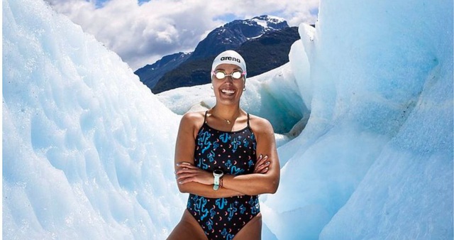 Người phụ nữ phá kỷ lục bơi lội ở... Nam Cực - Ảnh 1.