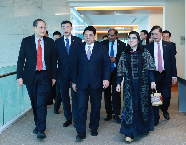Thủ tướng Phạm Minh Chính bắt đầu chuyến thăm chính thức Cộng hòa Singapore - Ảnh 3.