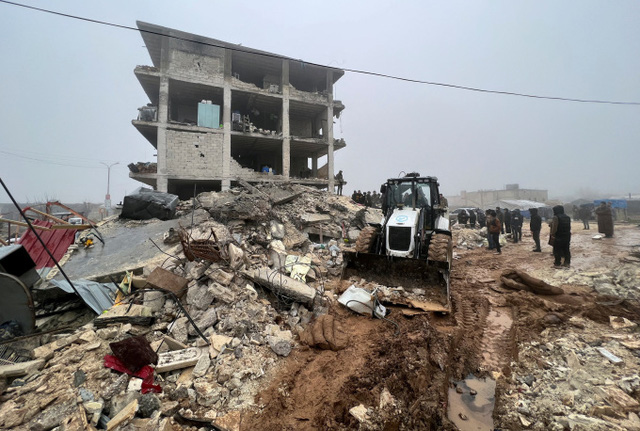 Cứu hộ sau động đất ở Syria: Thiếu nghiêm trọng trang thiết bị  - Ảnh 1.
