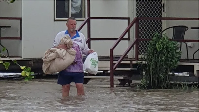 Australia: Mưa lớn gây lũ lụt nghiêm trọng, người dân bang Queensland phải sơ tán  - Ảnh 2.