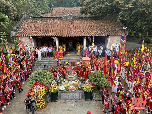 Lễ hội đền Bà Triệu đón nhận di sản văn hoá phi vật thể quốc gia - Ảnh 3.