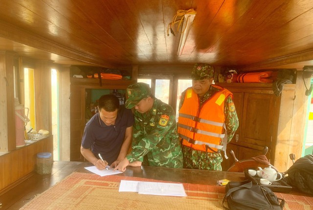 Bộ đội Biên phòng Quảng Ninh bắt giữ 6 tàu khai thác thủy sản trái phép - Ảnh 2.