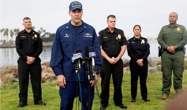 Hai thuyền chở người di cư bị lật gần San Diego, 8 người thiệt mạng - Ảnh 2.