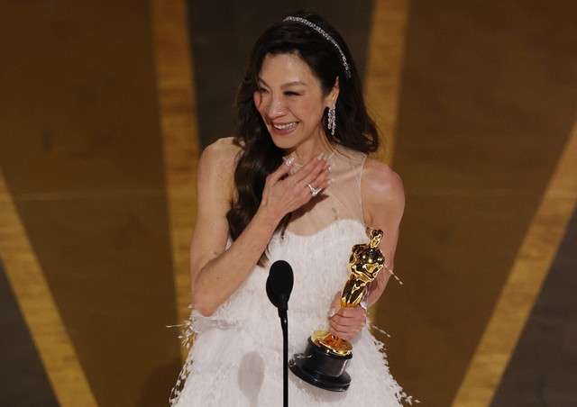 Dương Tử Quỳnh giành Oscar: Điều này dành cho bất kỳ ai được xác định là thiểu số - Ảnh 1.