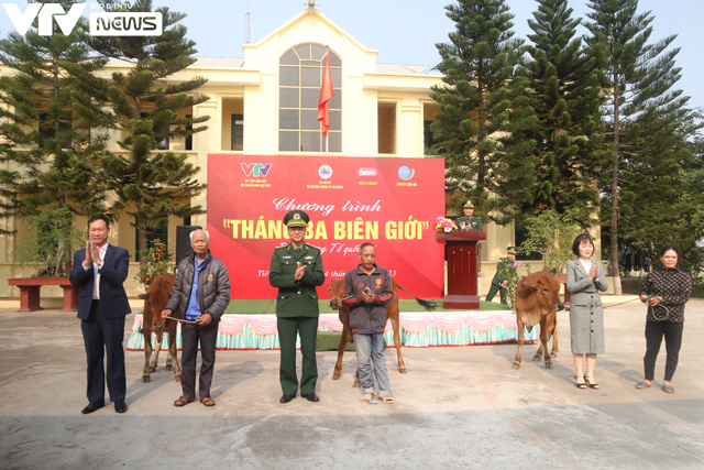 Quỹ Tấm lòng Việt: Trao quà hỗ trợ các em học sinh và hộ gia đình khó khăn tại huyện Tiên Lãng - Ảnh 5.