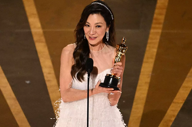 5 khoảnh khắc lịch sử tại lễ trao giải Oscar 2023 - Ảnh 5.