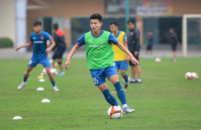 U23 Việt Nam đá giao hữu với CLB Phú Thọ - Ảnh 1.