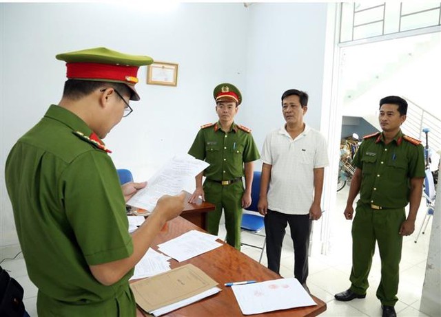 Bắt giam 1 Giám đốc trung tâm đăng kiểm ở Ninh Thuận - Ảnh 1.