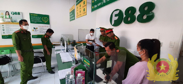 Đồng loạt kiểm tra 13 điểm kinh doanh F88 tại Tiền Giang - Ảnh 2.