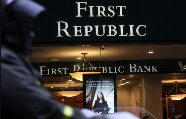 Các ngân hàng lớn Mỹ bơm 30 tỷ USD cứu First Republic Bank - Ảnh 1.