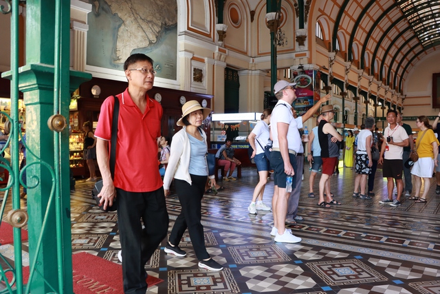Khách du lịch Trung Quốc hào hứng đến TP Hồ Chí Minh - Ảnh 4.