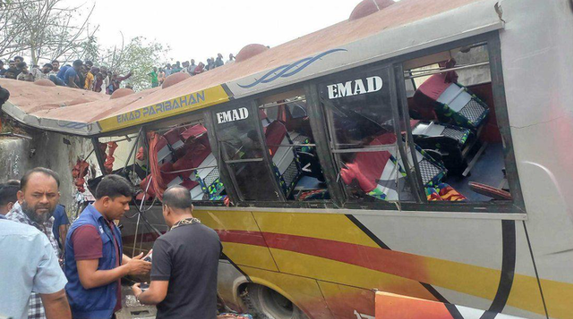 Tai nạn xe bus ở Bangladesh khiến ít nhất 19 người thiệt mạng - Ảnh 2.