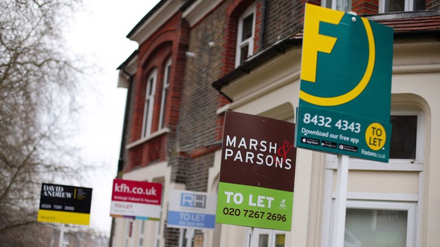 Giá nhà tại Anh giảm lần đầu tiên trong gần 3 năm - Ảnh 1.