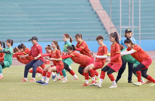 ĐT U20 nữ Việt Nam có buổi tập đầu tiên trên sân Việt Trì  - Ảnh 3.